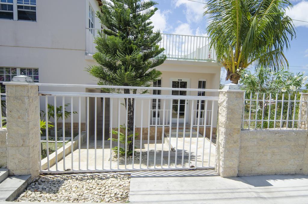 Caribbean Inn And Suites St. John's Экстерьер фото